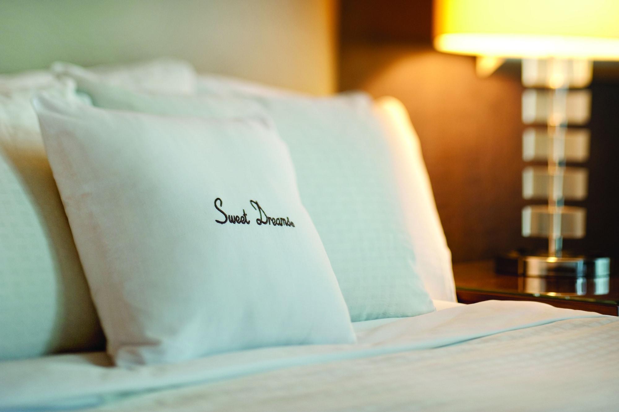 Hotel Doubletree By Hilton Melaka Exterior foto A pillow with the "Sweet Dreams" logo