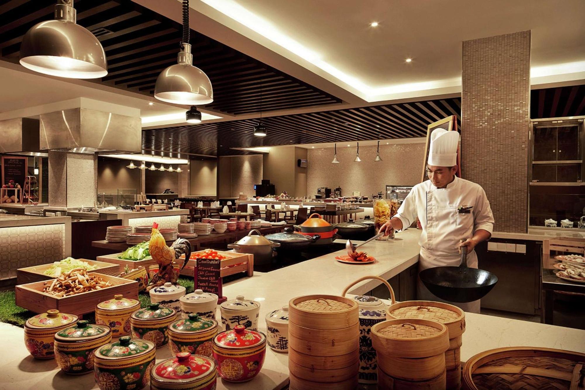 Hotel Doubletree By Hilton Melaka Exterior foto The buffet at the hotel