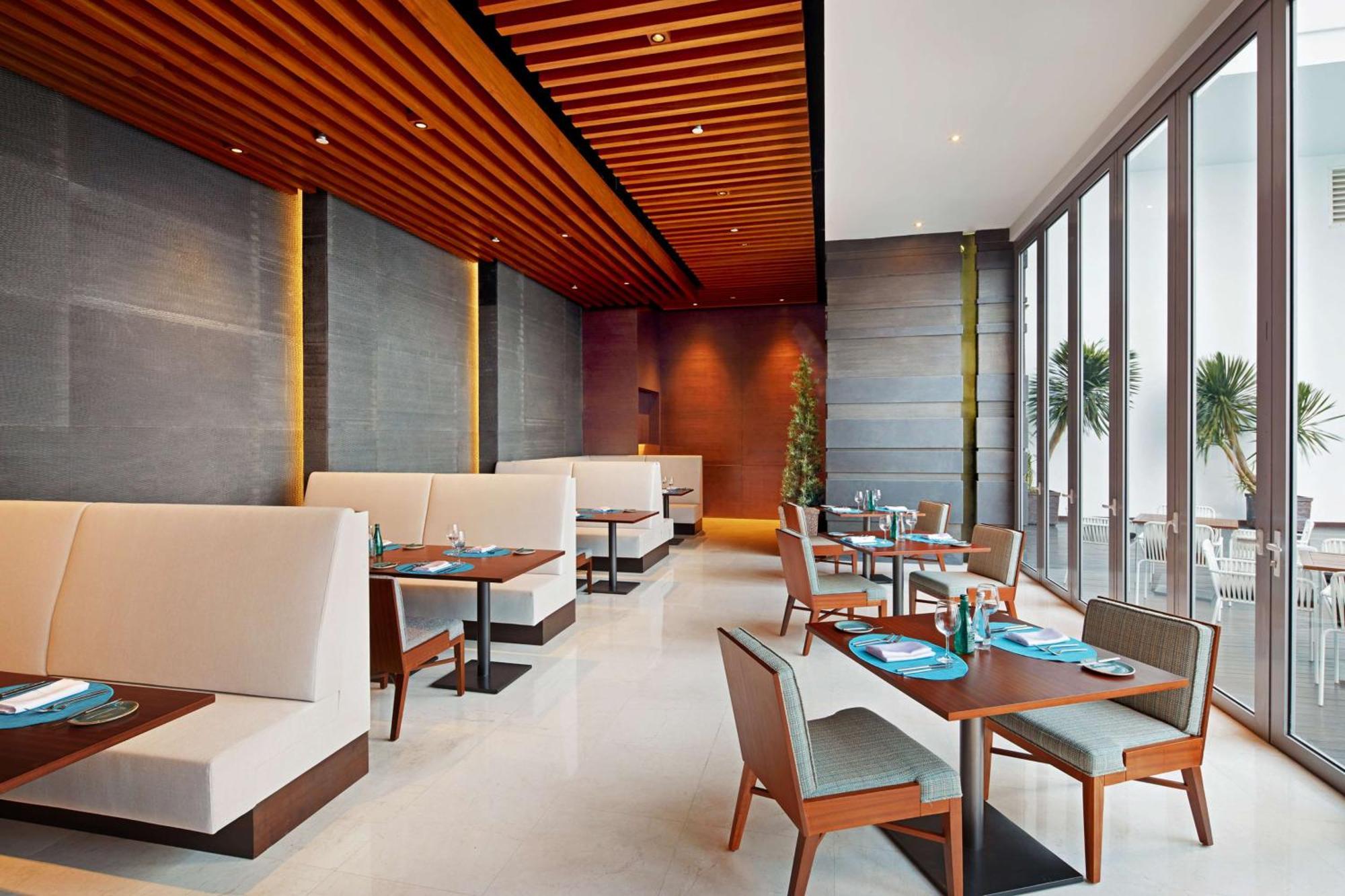 Hotel Doubletree By Hilton Melaka Exterior foto The restaurant